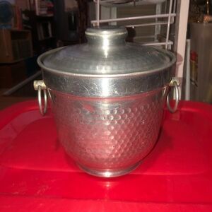 Vintage hammered aluminum ice bucket with lid. Man cave, bar accessories-used